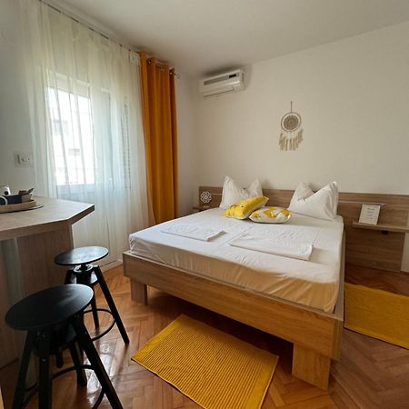 The Manzoni Family 4 Hotel Punat Bagian luar foto