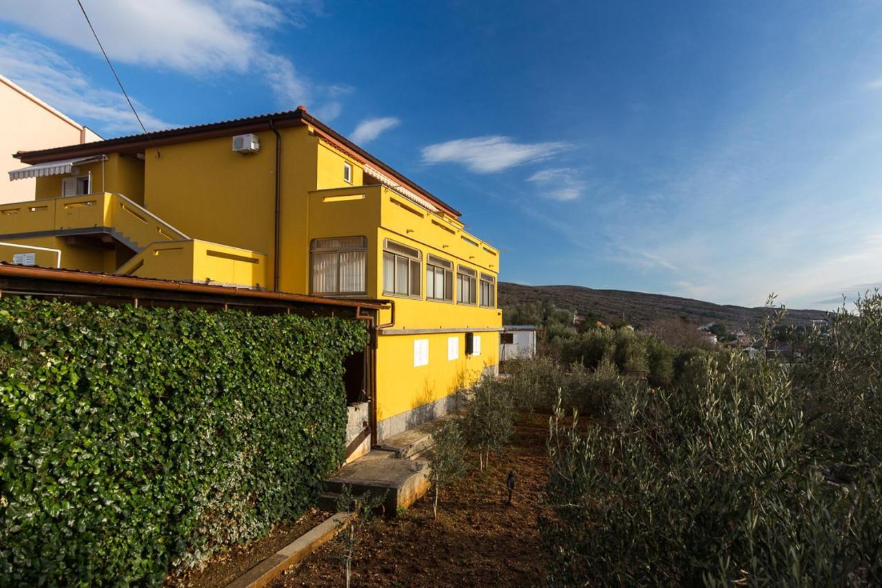 The Manzoni Family 4 Hotel Punat Bagian luar foto