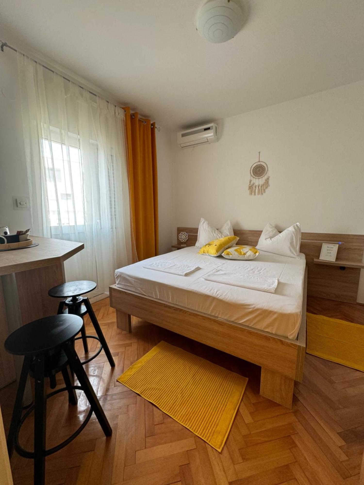The Manzoni Family 4 Hotel Punat Bagian luar foto